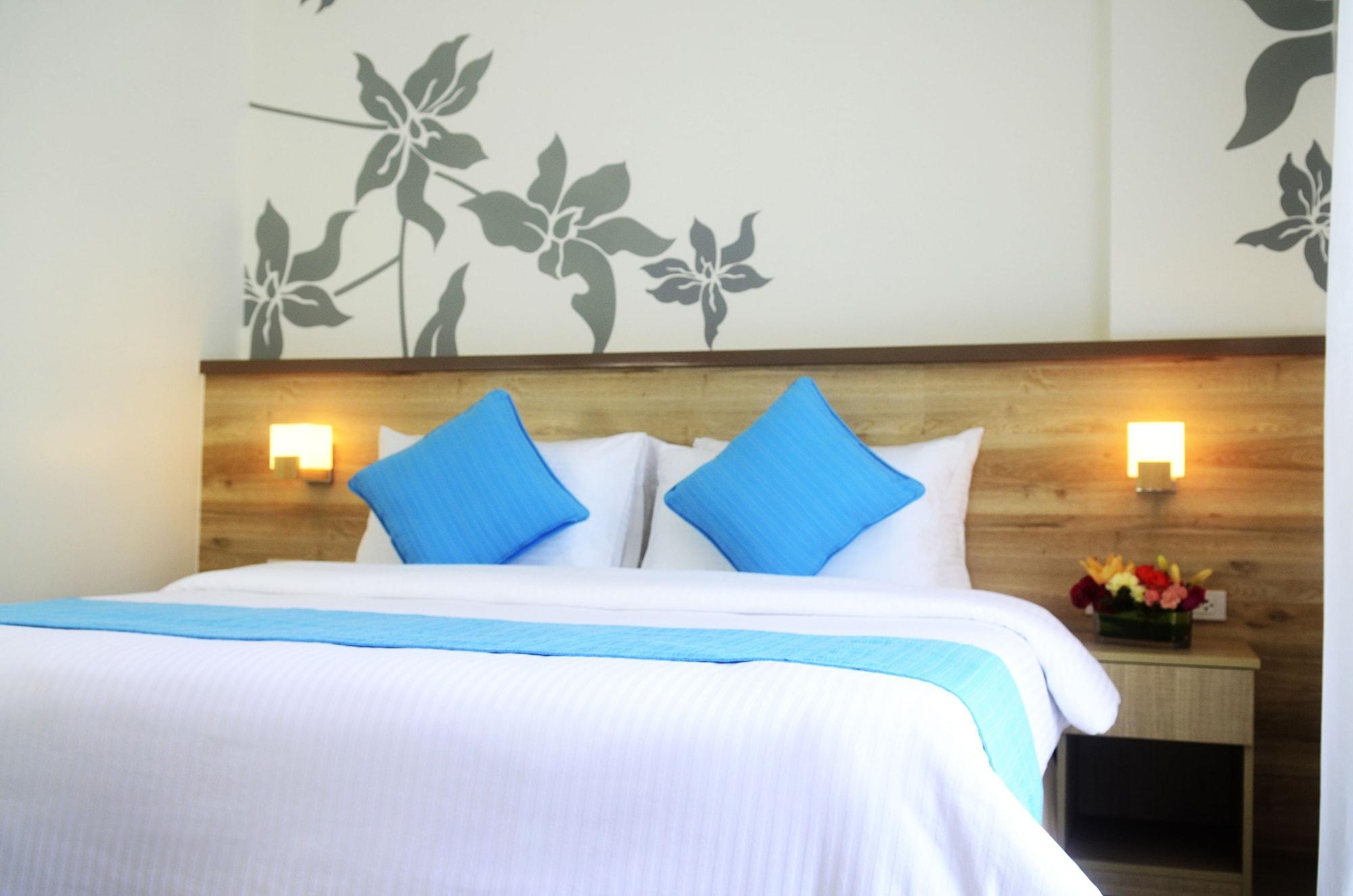 Azalea Hotels & Residences Boracay Balabag  Exterior photo